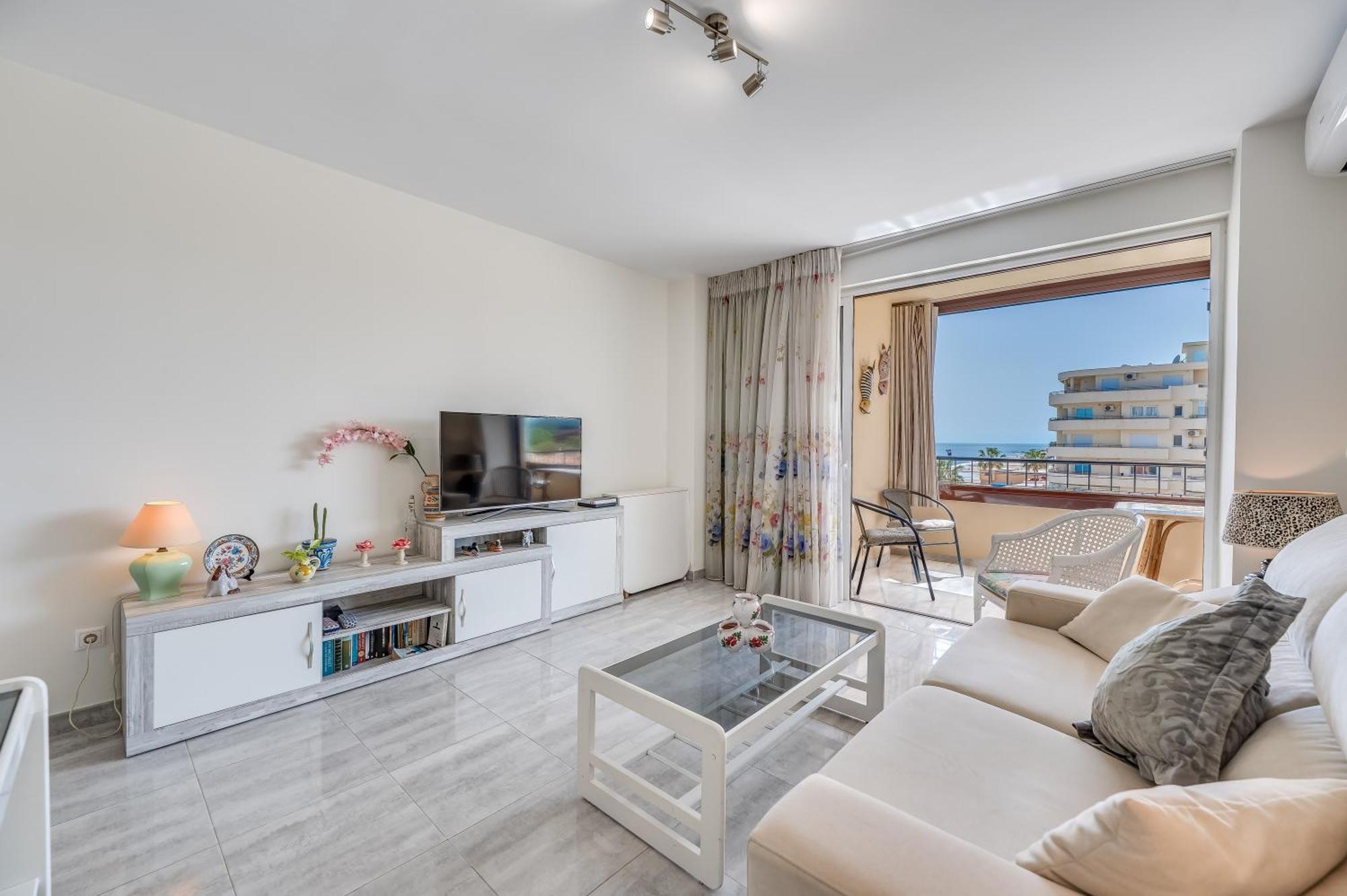 Apartment With A Sea View Фуeнхирола Екстериор снимка