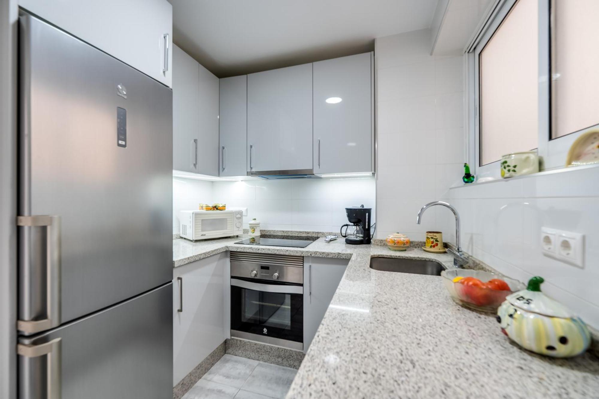 Apartment With A Sea View Фуeнхирола Екстериор снимка