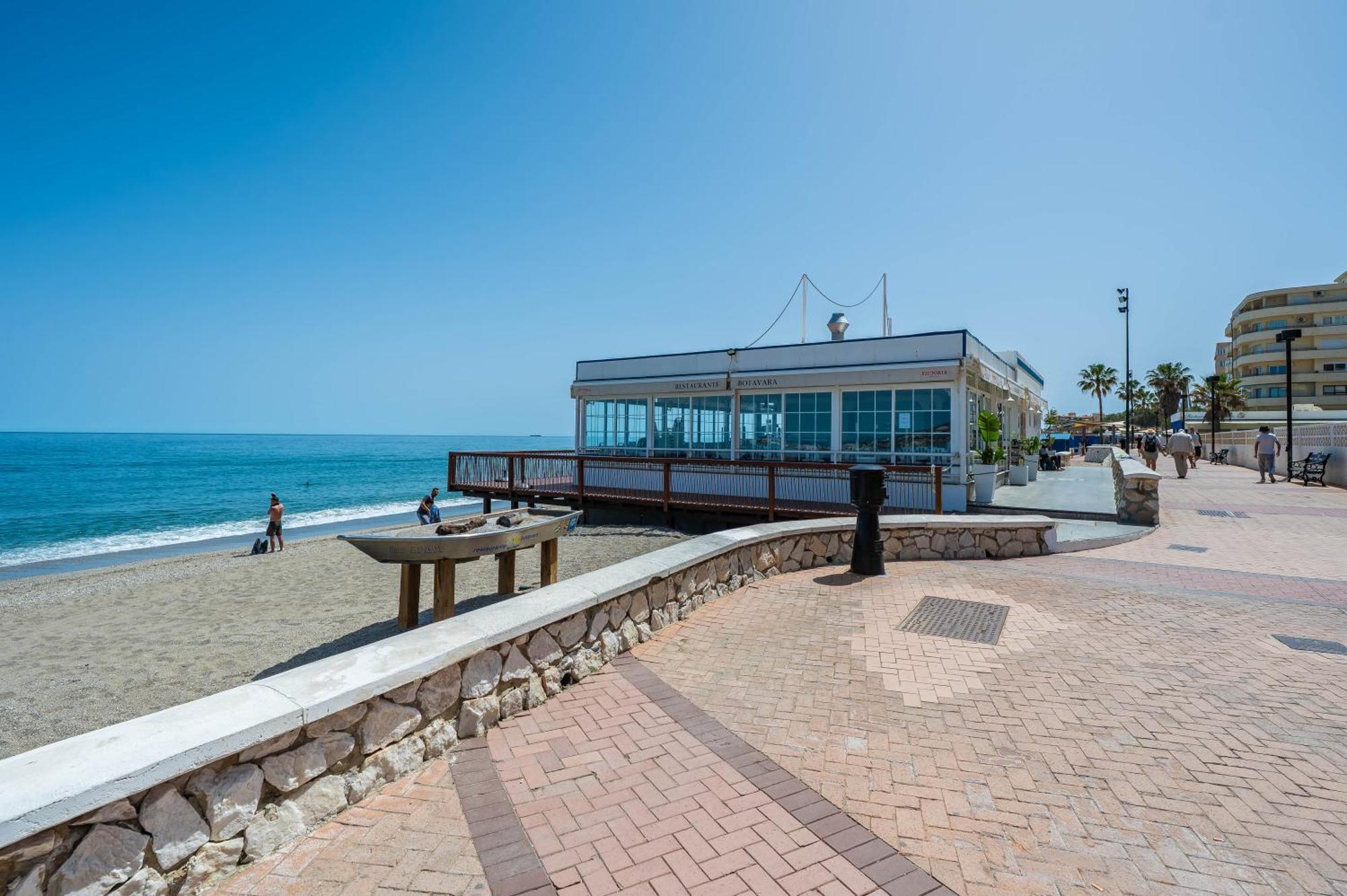 Apartment With A Sea View Фуeнхирола Екстериор снимка