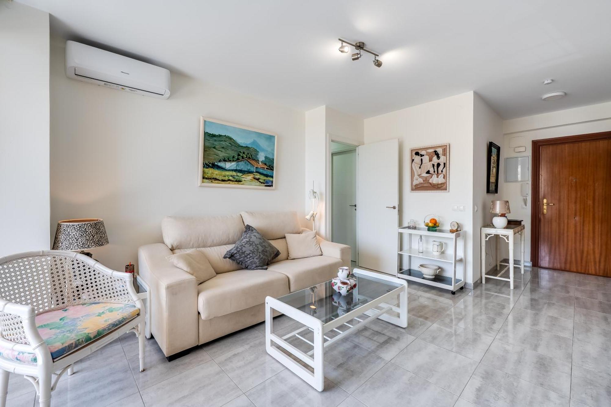 Apartment With A Sea View Фуeнхирола Екстериор снимка