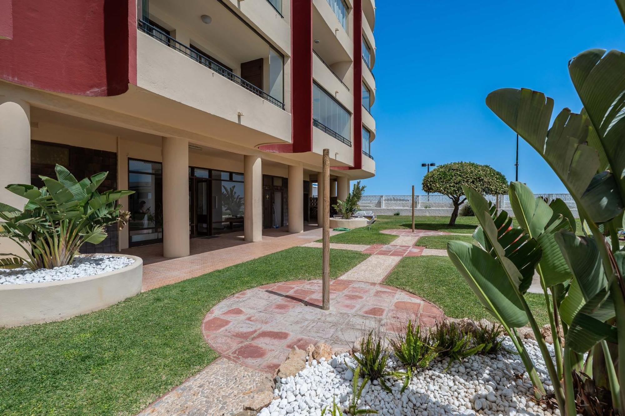 Apartment With A Sea View Фуeнхирола Екстериор снимка