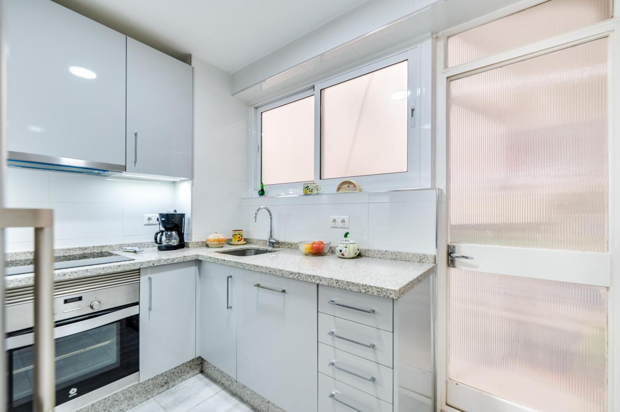 Apartment With A Sea View Фуeнхирола Екстериор снимка