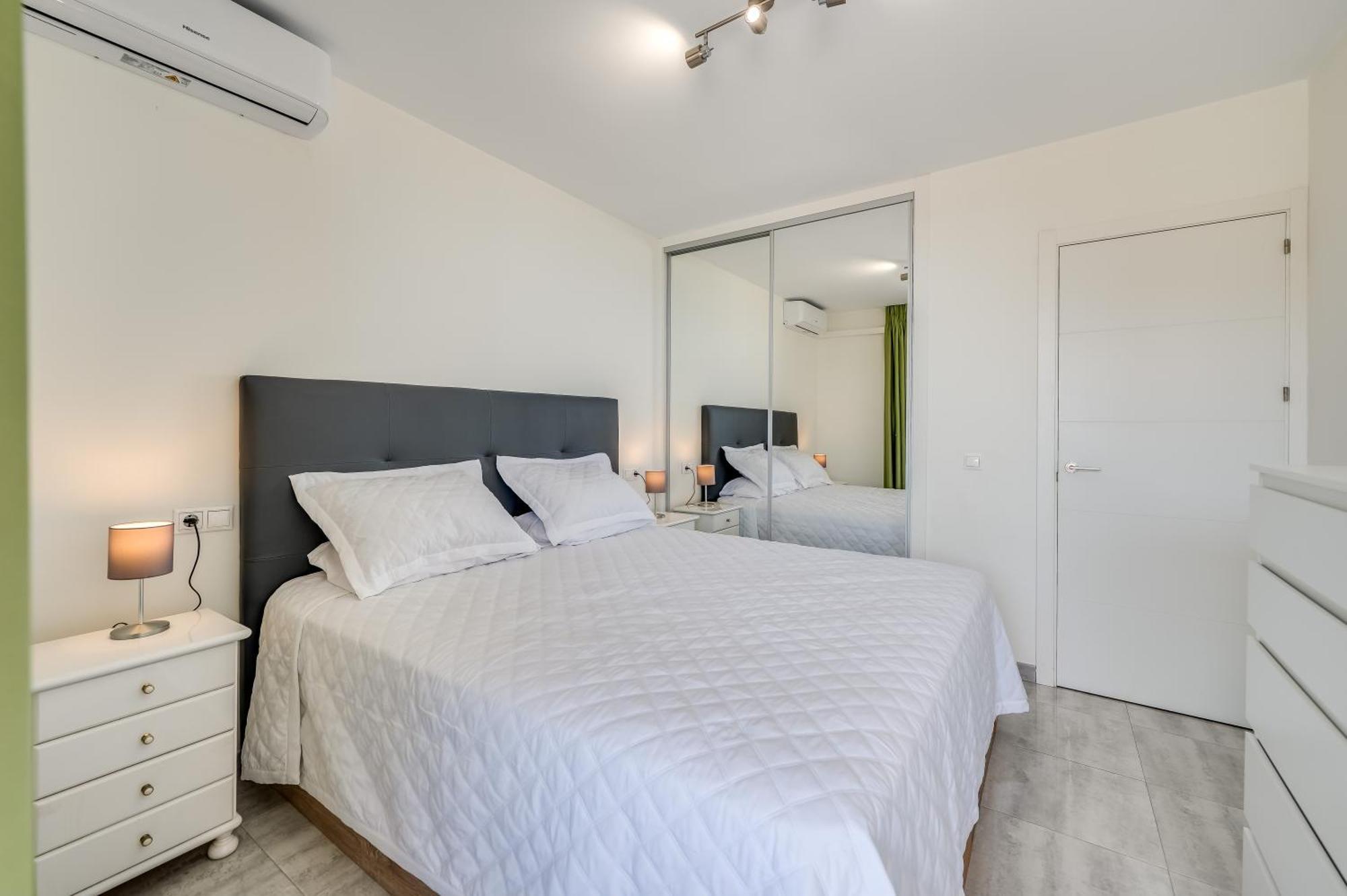Apartment With A Sea View Фуeнхирола Екстериор снимка