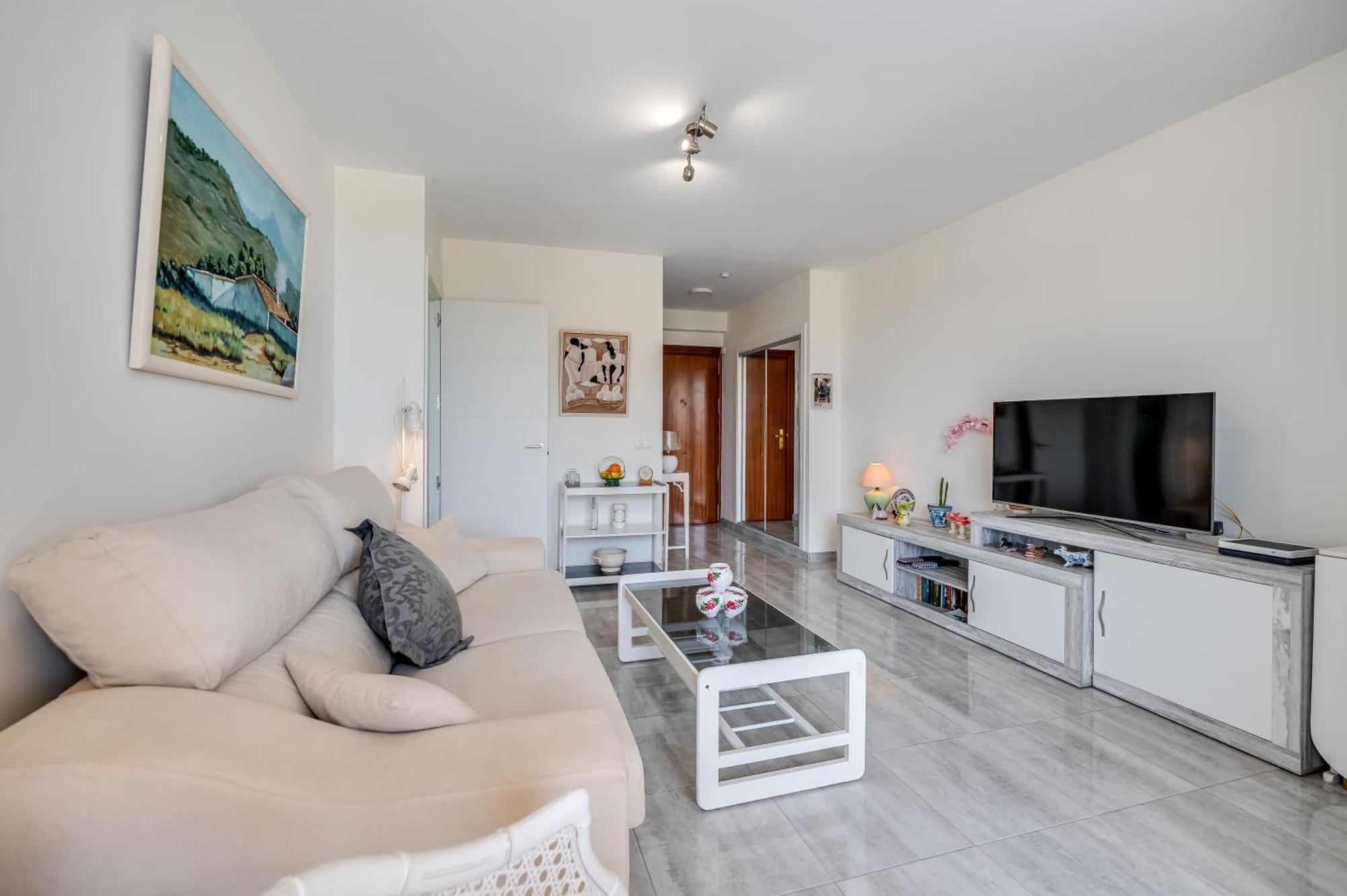 Apartment With A Sea View Фуeнхирола Екстериор снимка