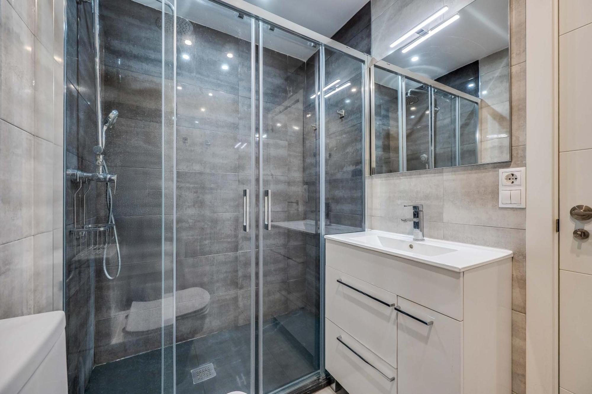 Apartment With A Sea View Фуeнхирола Екстериор снимка